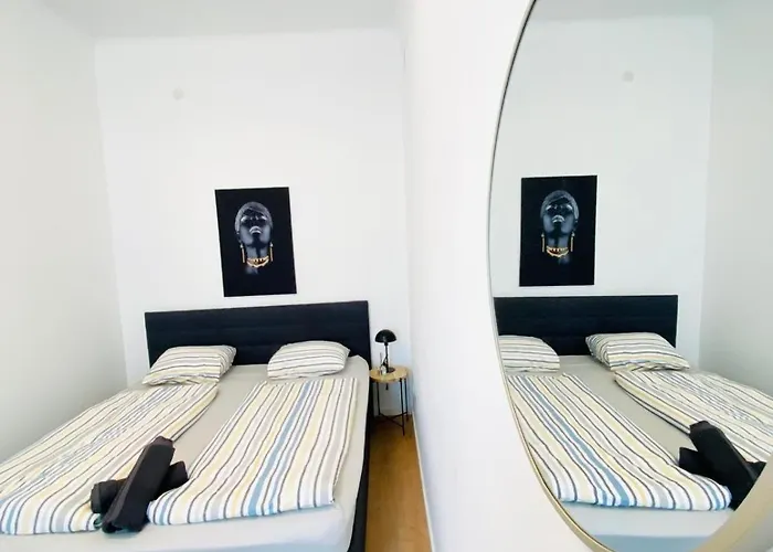 Comfortable Private In 5br Accommodation, 7-min Walk To Westbahnhof Apartment