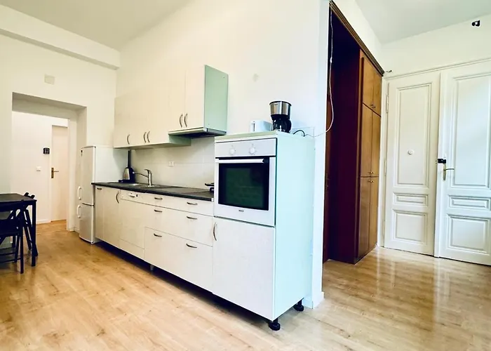 Comfortable Private In 5br Accommodation, 7-min Walk To Westbahnhof * Vienna