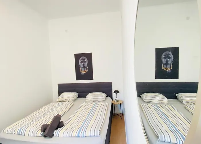Comfortable Private In 5br Accommodation, 7-min Walk To Westbahnhof Apartment