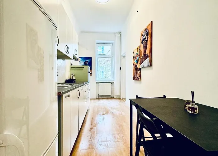 Comfortable Private In 5br Accommodation, 7-min Walk To Westbahnhof *