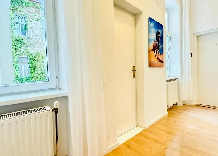 Apartment Comfortable Private In 5br Accommodation, 7-min Walk To Westbahnhof Vienna