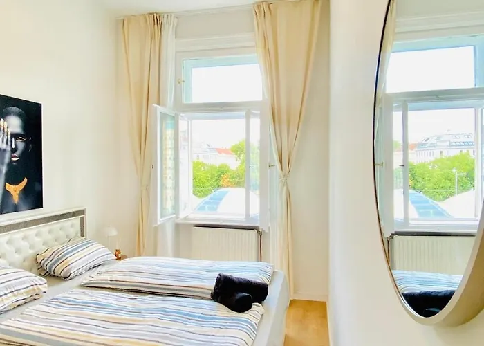 Comfortable Private In 5br Accommodation, 7-min Walk To Westbahnhof Apartment