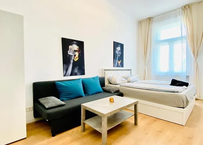Comfortable Private In 5br Accommodation, 7-min Walk To Westbahnhof *