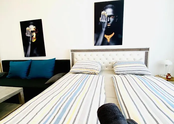 Comfortable Private In 5br Accommodation, 7-min Walk To Westbahnhof * Vienna
