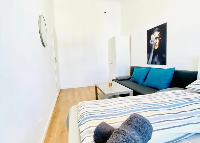 Comfortable Private In 5br Accommodation, 7-min Walk To Westbahnhof Apartment