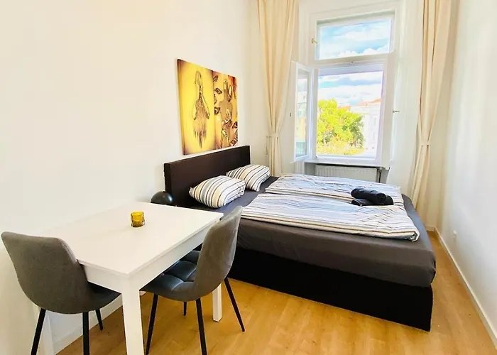 Comfortable Private In 5br Accommodation, 7-min Walk To Westbahnhof Apartment