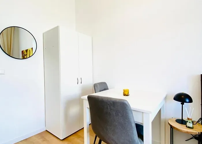 Apartment Comfortable Private In 5br Accommodation, 7-min Walk To Westbahnhof Vienna