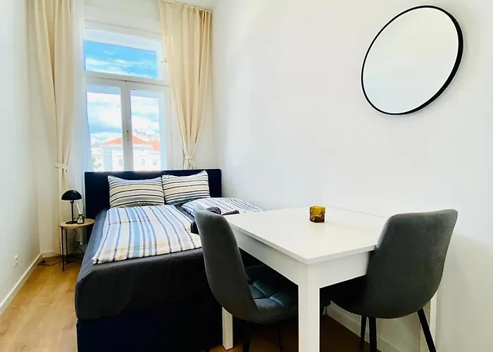 Apartment Comfortable Private In 5br Accommodation, 7-min Walk To Westbahnhof *