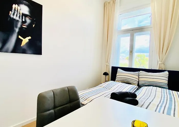 Comfortable Private In 5br Accommodation, 7-min Walk To Westbahnhof Apartment