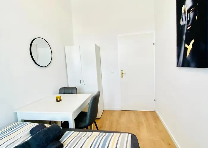 Comfortable Private In 5br Accommodation, 7-min Walk To Westbahnhof Apartment *