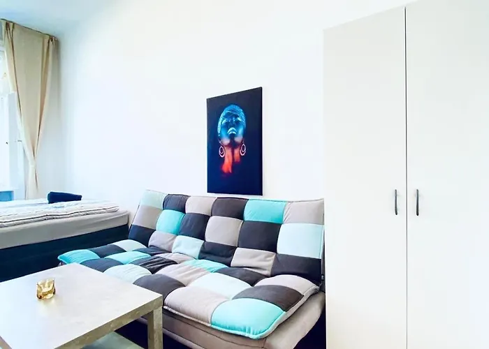 Comfortable Private In 5br Accommodation, 7-min Walk To Westbahnhof Apartment