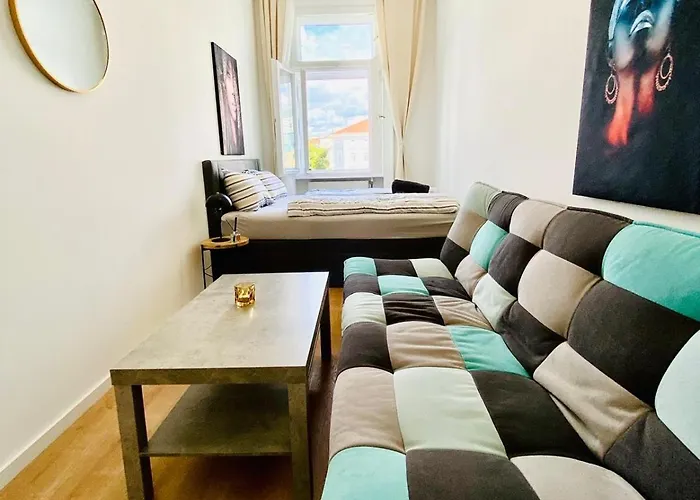Apartment Comfortable Private In 5br Accommodation, 7-min Walk To Westbahnhof Vienna