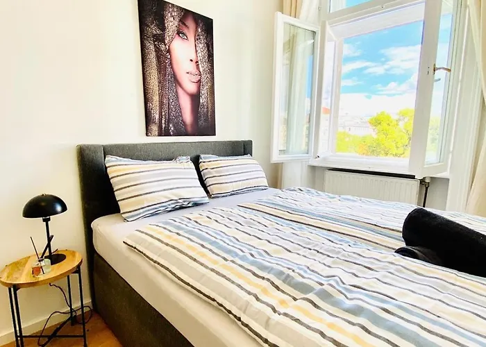 Apartment Comfortable Private In 5br Accommodation, 7-min Walk To Westbahnhof Vienna
