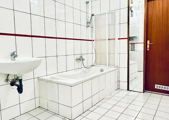 Comfortable Private In 5br Accommodation, 7-min Walk To Westbahnhof Διαμέρισμα Βιέννη