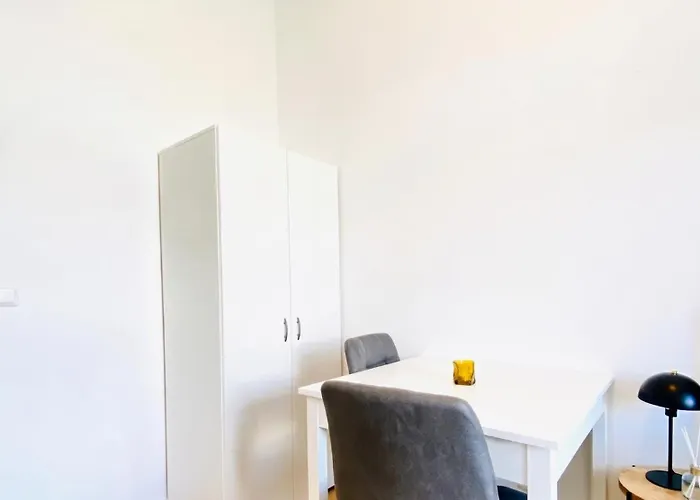 Apartment Comfortable Private In 5br Accommodation, 7-min Walk To Westbahnhof *